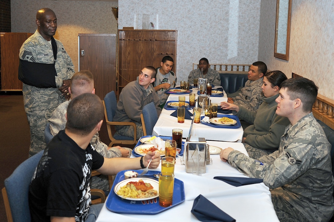 Service members share a holiday meal. (Courtesy photo)