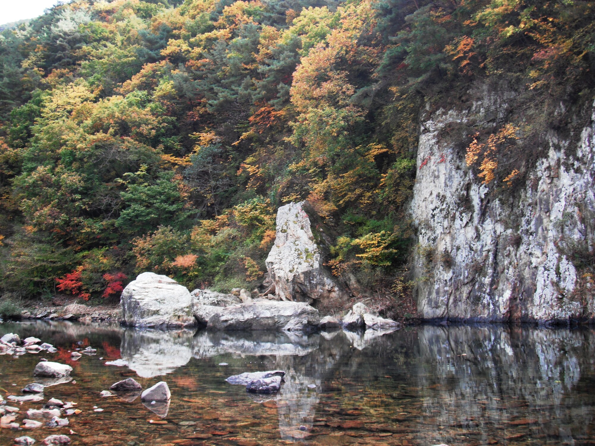 Stream near Seowon-Ri, a small town close to Songnisan National Park, Republic of Korea. (U.S. Air Force photo/Staff Sgt. Eric Burks)