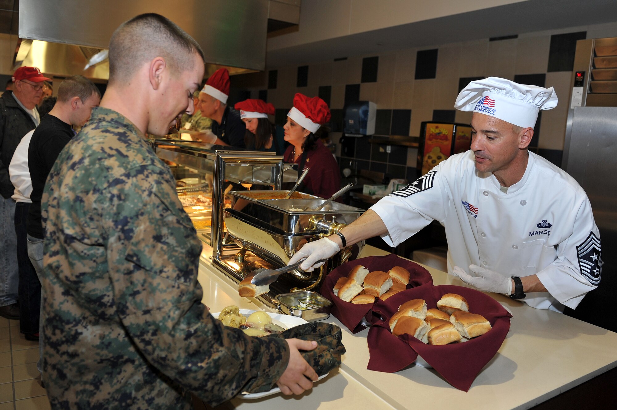 Leaders serve up thanks > Little Rock Air Force Base > Display