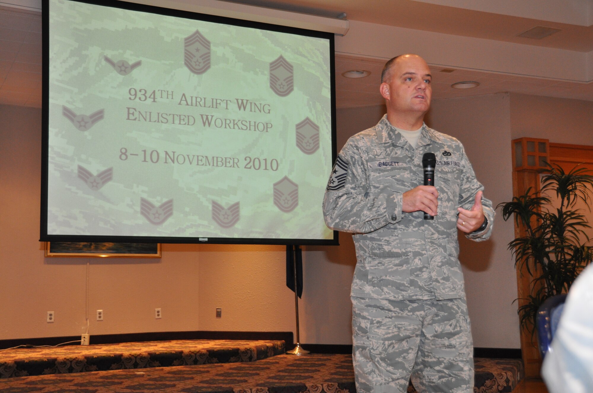 Chief Master Sgt. Dwight Badgett, Air Force Reserve Command command chief, talks to 934th Airlift Wing members at the wing enlisted workshop Nov. 8. (Air Force Photo/Staff Sgt. Kimberly Hickey)