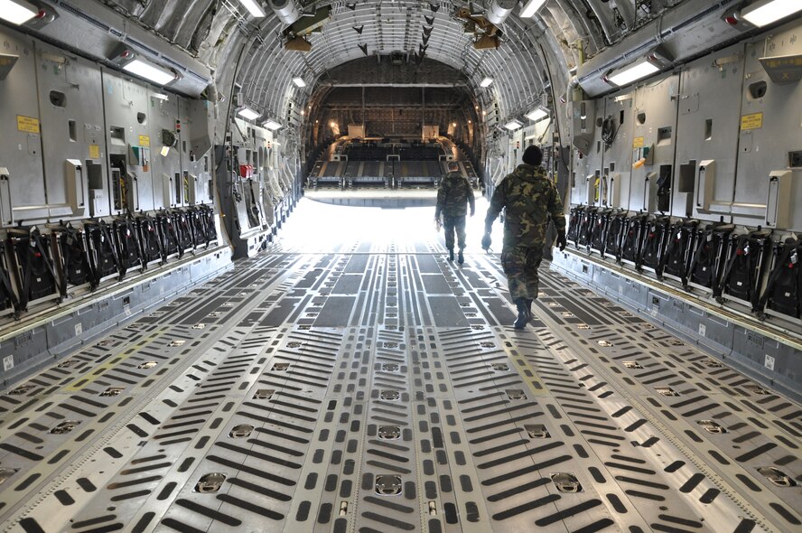 WRIGHT-PATTERSON AIR FORCE BASE, Ohio – 445th members train on a C-17 Globemaster III from the 97th Air Mobility Wing, Altus Air Force Base Okla. The training will prepare Airman for the transition from the C-5 Galaxy to the C-17. (U.S. Air Force Photo/ Staff Sgt. Amanda Duncan)