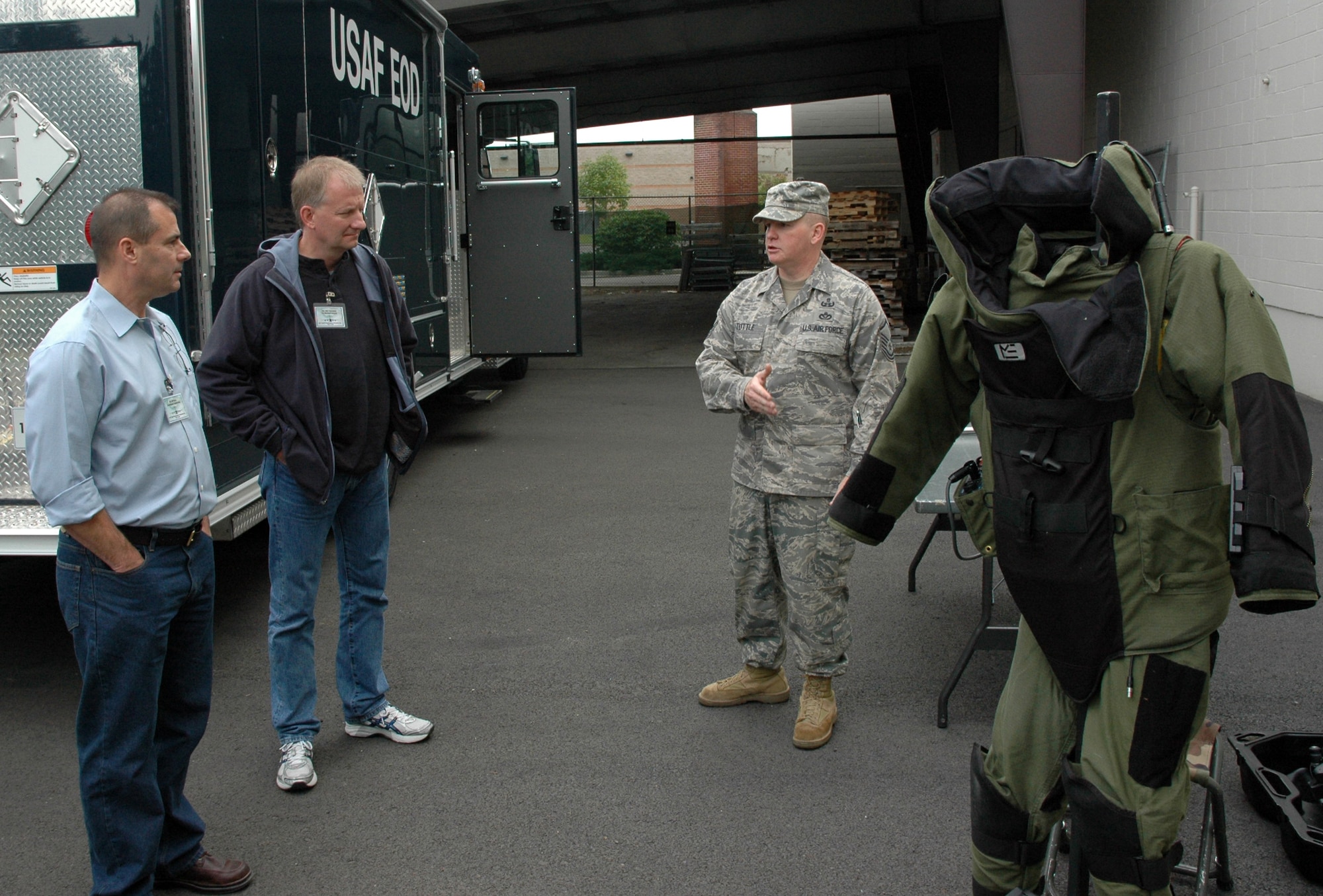 JOINT BASE LEWIS-MCCHORD, Wash.- Master Sgt. Glen Tuttle, an explosive ordnance disposal operator with the 446th Civil Engineer Squadron, shows civilian employers some of the equipment used by EOD experts when responding to suspicious devices. Jeff Serex, left, a supervisor with Cunningham Engineering and Bob Tenwinkel, a manager with The Boeing Company participated in the Employer Orientation Day here on Oct. 2. (U.S. Air Force photo/Staff Sgt. Elizabeth Moody)