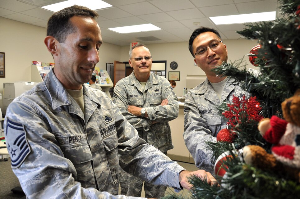 Airmen & Family Readiness provides holiday support > United States ...