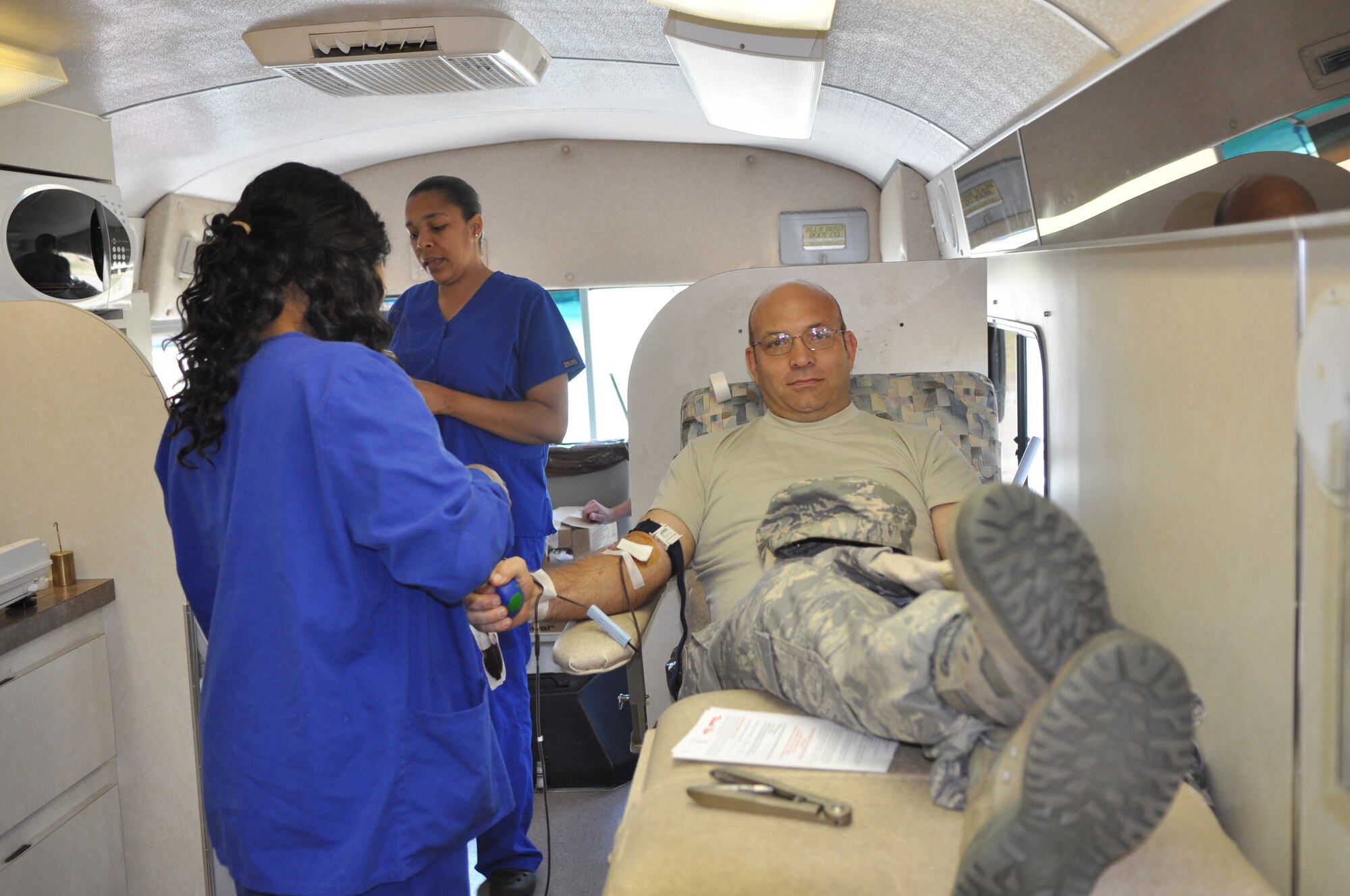 Lorhonda Alex and Jackie Daniels, both phlebotomists with Life Share Blood
Center administer to Technical Sgt. Dennis Green, 917th Logistics Readiness
Squadron as he donates blood during a drive at the 917th Wing on the Unit
Training Assembly, Oct 2, 2010. U.S. Air Force Photo/Senior Master Sgt.
Jessica Daurizio

