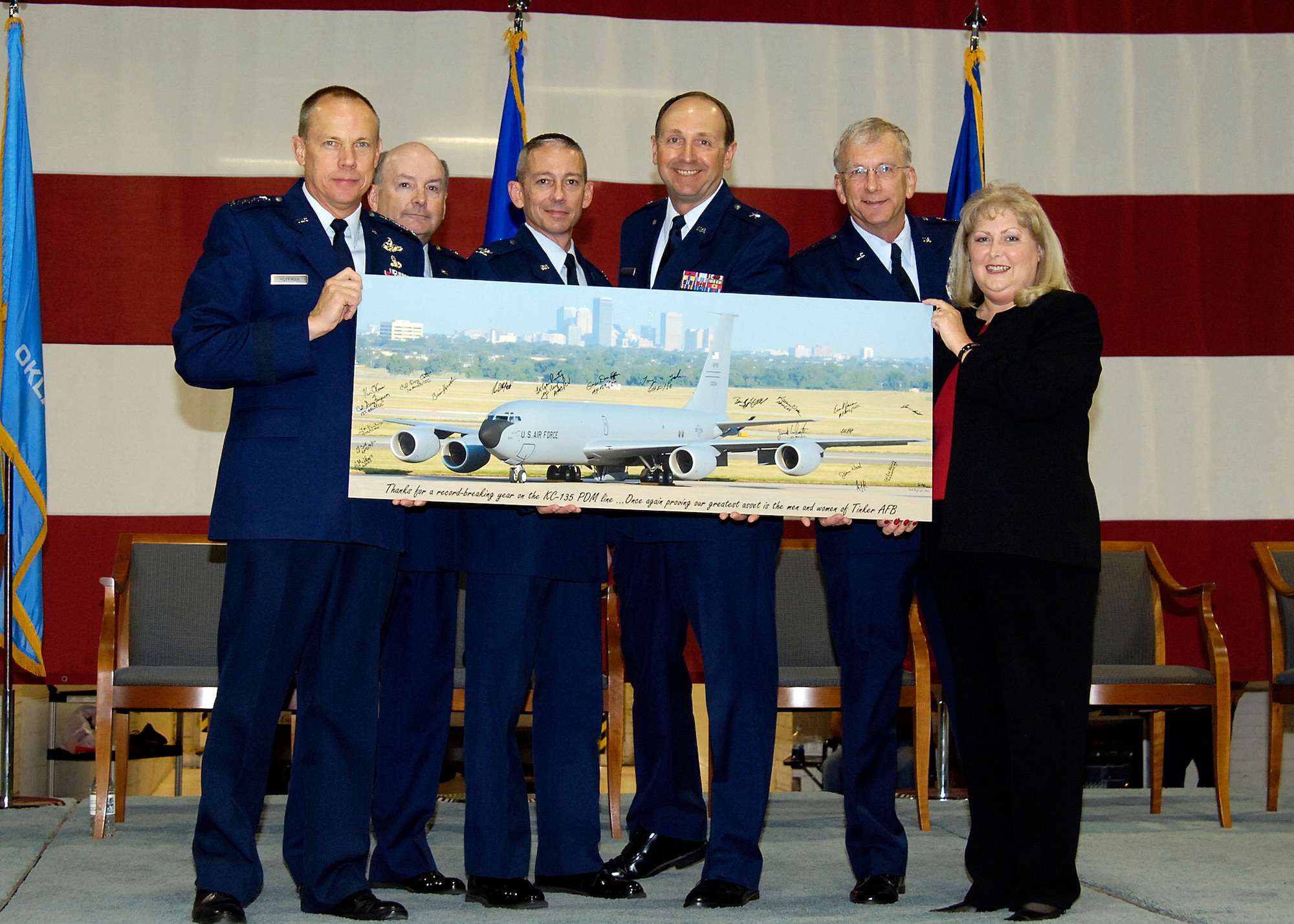 On behalf of the hundreds of KC-135 aircraft professionals at Tinker Air
Force Base, Okla., Janis Wood, director of the 564th Aircraft Maintenance
Squadron, accepts a commemorative photo from the commander of Air Force
Materiel Command, Gen. Donald J. Hoffman (left) during an Oct. 4 celebration
at Tinker.  Also participating in the ceremony to mark the 76th Aircraft
Maintenance Group exceeding its production goal for fiscal year 2010 are
(from left) Maj. Gen. Daniel O'Hollaren, Air National Guard Assistant to the
AFMC Commander; Col. Doug Cato, 76 AMXG commander; Brig. Gen. Bruce
Litchfield, 76th Maintenance Wing commander; and, Maj.  Gen. David Gillett,
Oklahoma City Air Logistics Center commander.  (U.S. Air Force photo/Margo
Wright)
