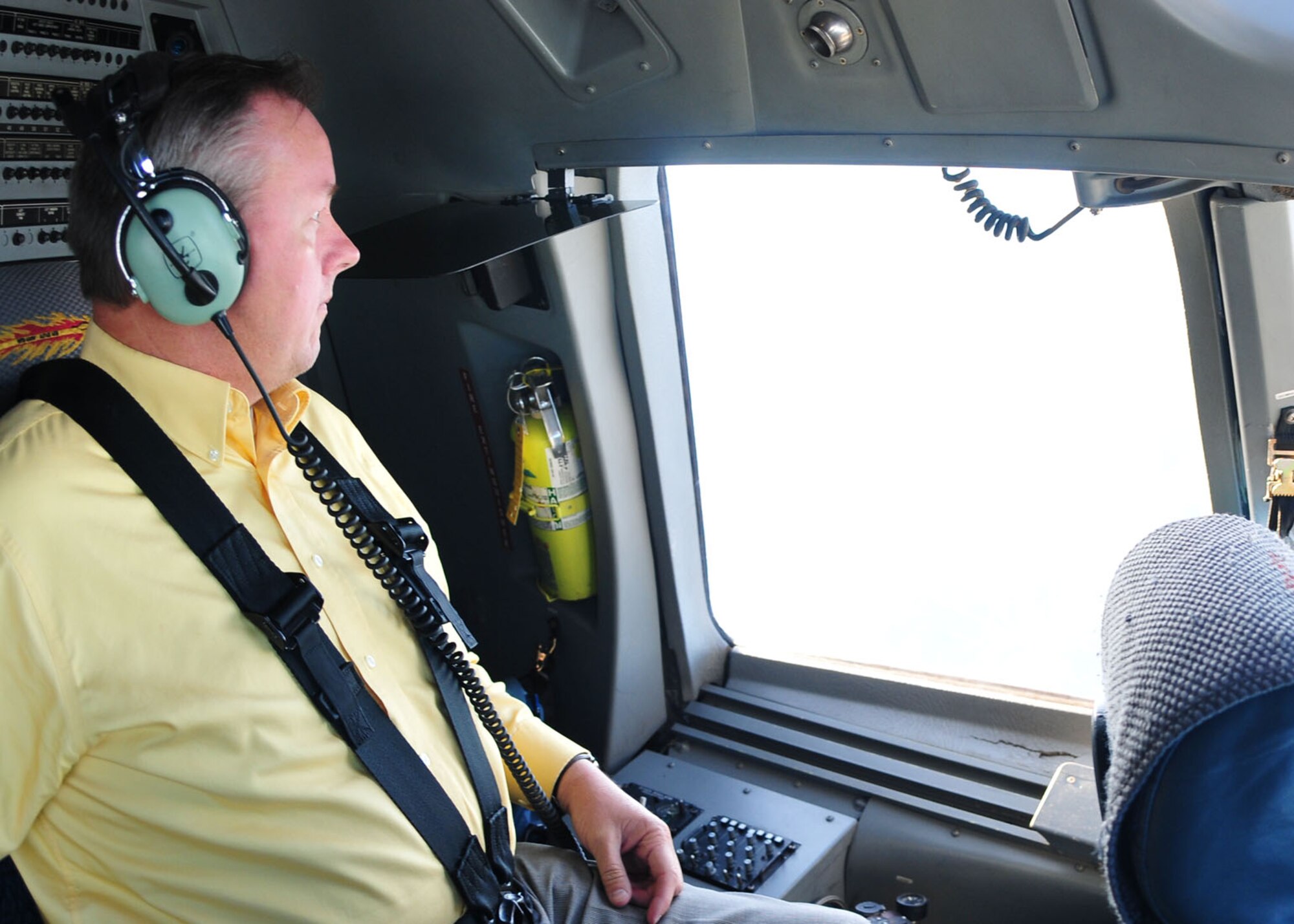 Mr. Rodger Kerr, Southwest Technology Center representative, looks out the window of a C-17 Globemaster III Sept. 30 while traveling from Joint Base Lewis-McChord, Wash., back to Altus Air Force Base, Okla., after participating in a civic leader tour. (U.S. Air Force Photo/MSgt Brian Boisvert)