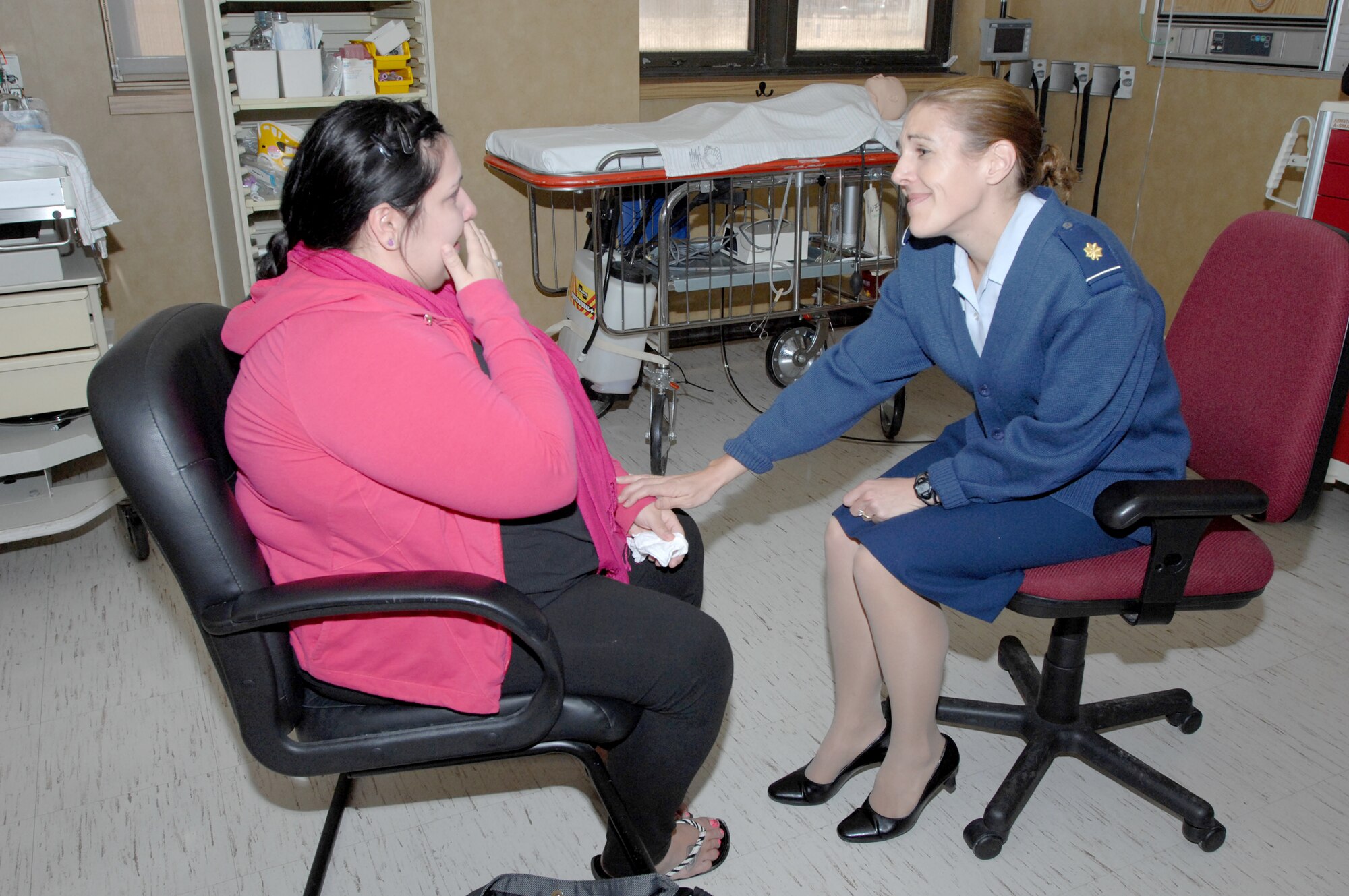 Maj. (Dr.) Molly Tilley comforts Katie Zamudio, a simulated patient, during a training session Sept. 28, 2010, at Wilford Hall Medical Center, at Lackland Air Force Base, Texas. Dr. Tilley is a 59th Medical Wing staff nephrologist. (U.S. Air Force photo/Staff Sgt. Robert Barnett)