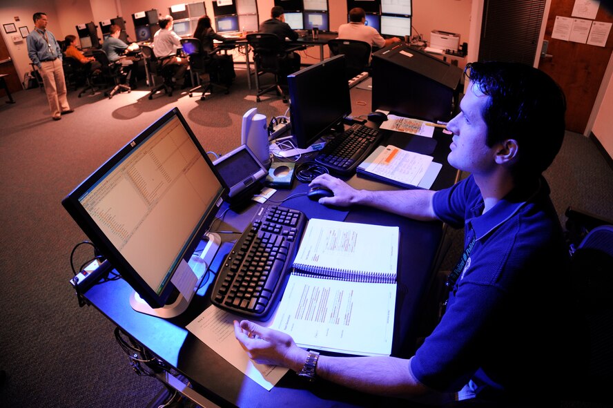 Lucus Nelson teaches Hash analysis in Windows forensic examinations using EnCase  Sept. 9, 2010, at the Defense Cyber Investigations Training Academy in Linthicum, Md.  Additional instructors roam the room providing assistance to any student wanting help. The u-shaped arrangement of workstations allows instructors to easily check the progress of all students in the class. (U.S. Air Force photo/Lance Cheung)
