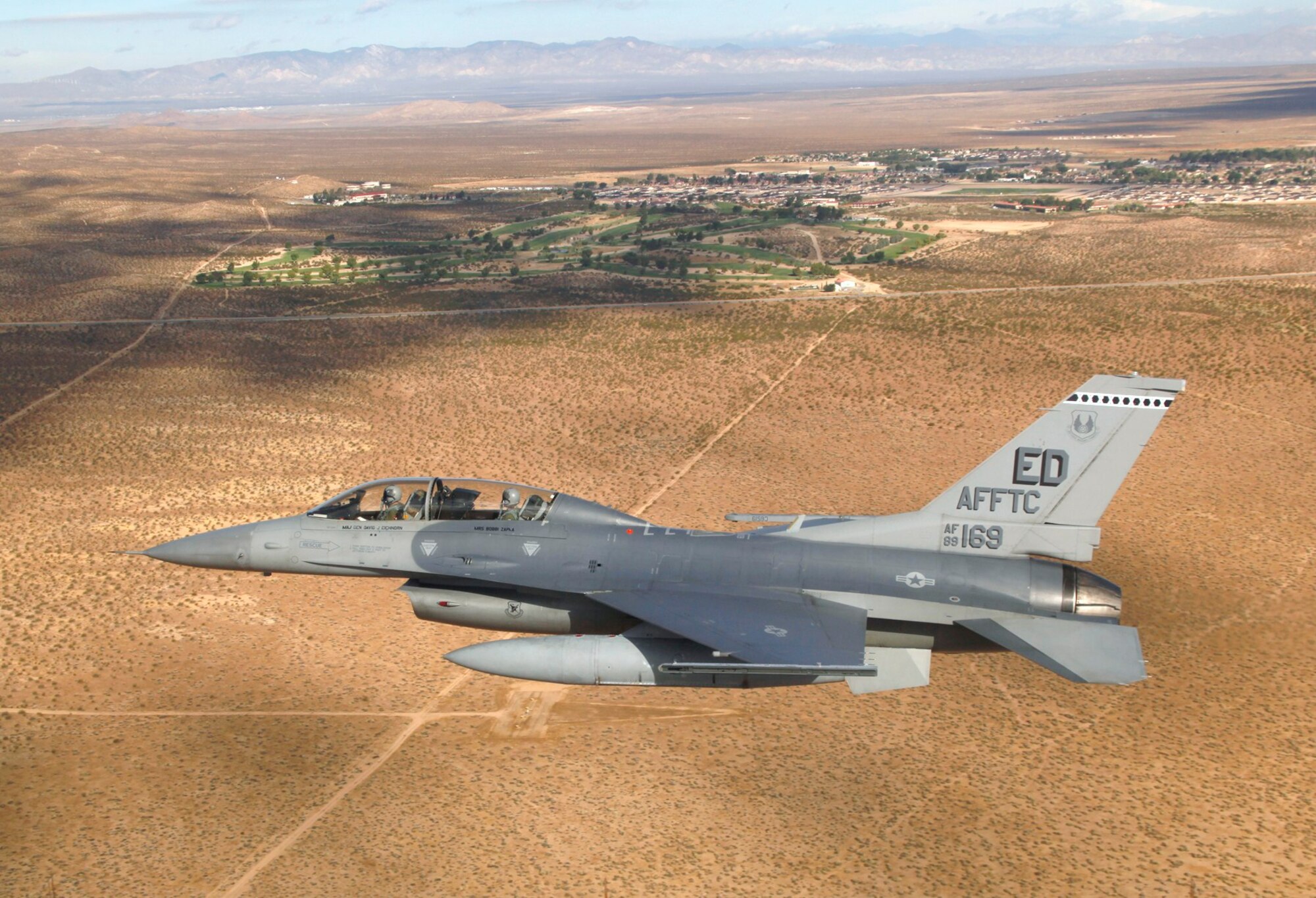 Maj. Gen. David J. Eichhorn takes a last look at Edwards Air Force Base from above on his final proficiency flight Oct. 4.  General Eichhorn heads to his next assignment at Kirtland Air Force Base, N.M., where he will serve as the Air Force Operational Test and Evaluation Center commander. (Air Force photo by Greg L. Davis)