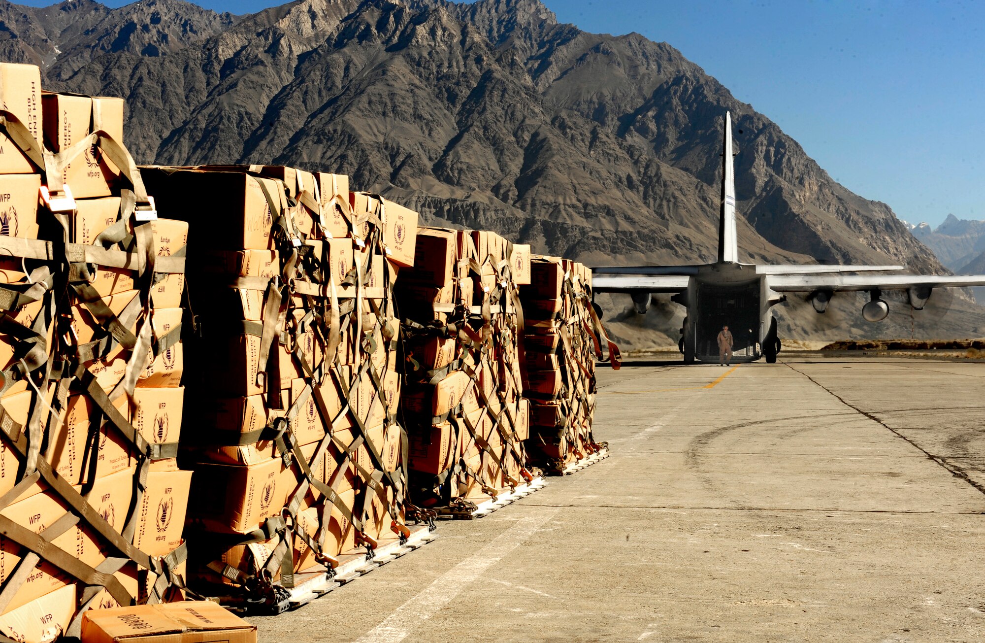 U.S. military aircrews, working in close coordination with the Pakistan military, have transported more than 6.6 million kilograms of relief supplies and evacuated 21,000 people in the flood-affected regions of Pakistan during August and September (U.S. Air Force pohoto/ Staff Sgt. Andy Kin) 