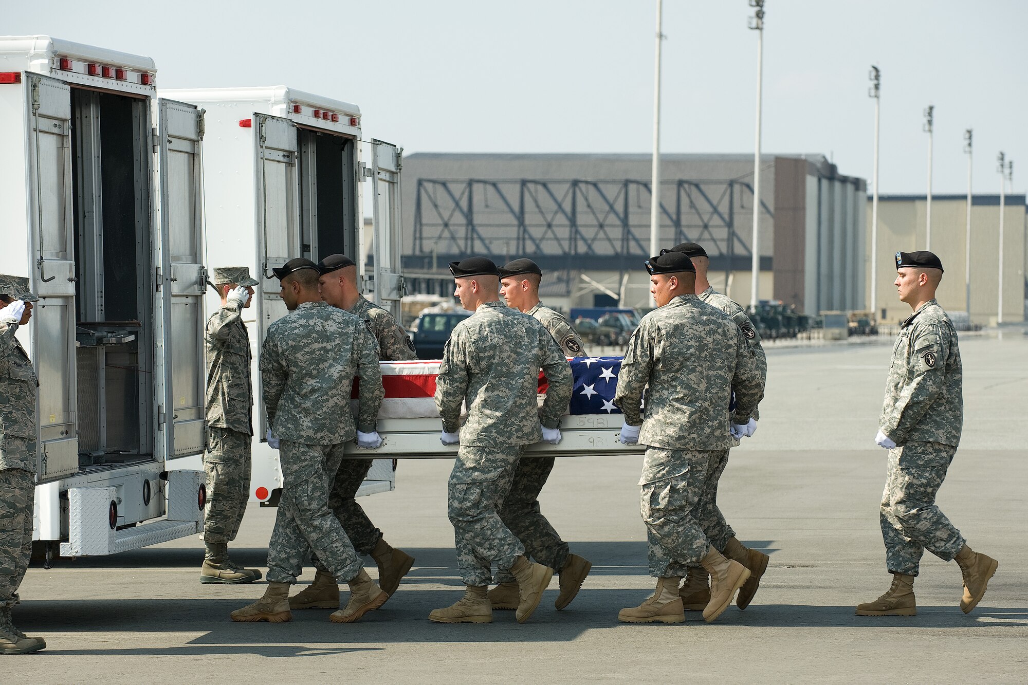 A U.S. Army carry team transfers the remains of Army Spc. Marc C. Whisenant of Holly Hill, Fla., at Dover Air Force Base, Del., Sept. 25, 2010. Whisenant assigned to 1st Battalion, 124th Infantry Regiment, Florida National Guard, Miami, Fla. (U.S. Air Force photo/Jason Minto)