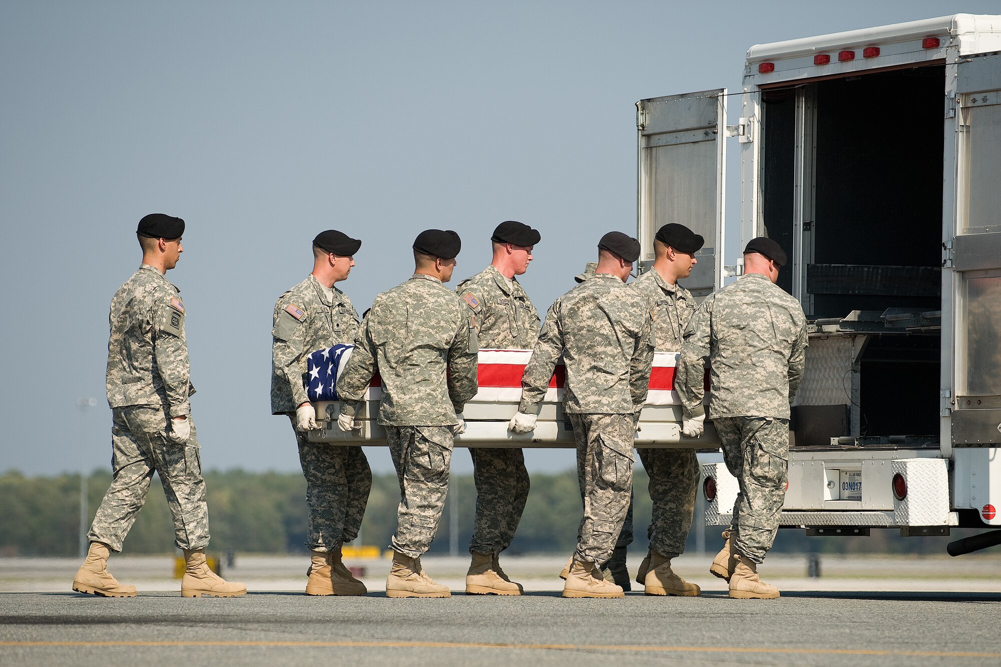 A U.S. Army carry team transfers the remains of Army Chief Warrant Officer 2 Jonah D. McClellan of St. Louis Park, Minn., at Dover Air Force Base, Del., Sept 22, 2010.  He was assigned to 101st Combat Aviation Brigade, 101st Airborne Division (Air Assault), Fort Campbell, Ky. (U.S. Air Force photo/Roland Balik)