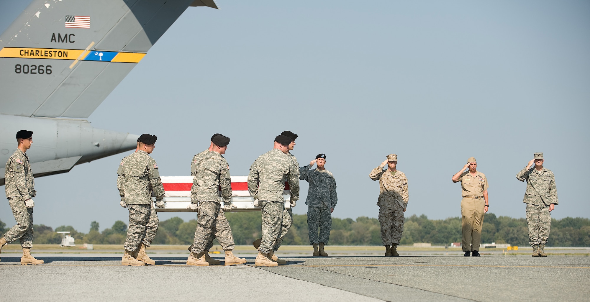 A U.S. Army carry team transfers the remains of Army Staff Sgt. Joshua D. Powell of Pleasant Plains, Ill., at Dover Air Force Base, Del., Sept 22, 2010.  He was assigned to 101st Combat Aviation Brigade, 101st Airborne Division (Air Assault), Fort Campbell, Ky. (U.S. Air Force photo/Roland Balik)