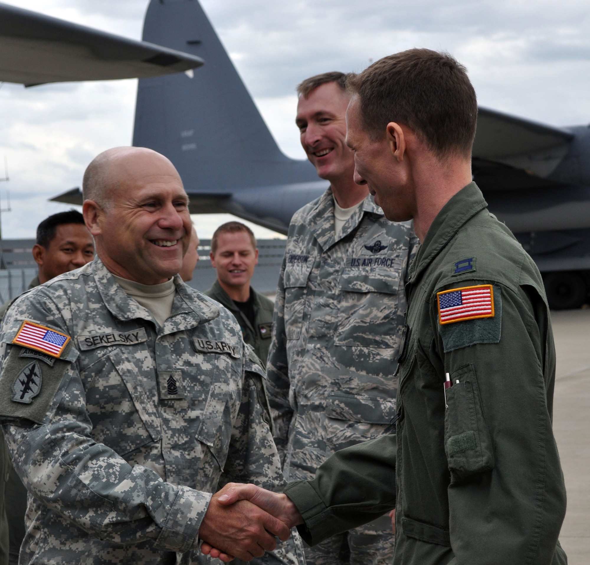 Command Sgt. Maj. Charles Sekelsky, Special Operations Command Europe senior enlisted advisor, is greeted by an MC-130H Combat Talon II crewmember during a visit to the 352nd Special Operations Group, Aug. 24.  SOCEUR is the command exercising operational control of the 352nd SOG, the only Air Force special operations unitin United States European Command.  (U.S. Air Force photo/Tech. Sgt. Marelise Wood)