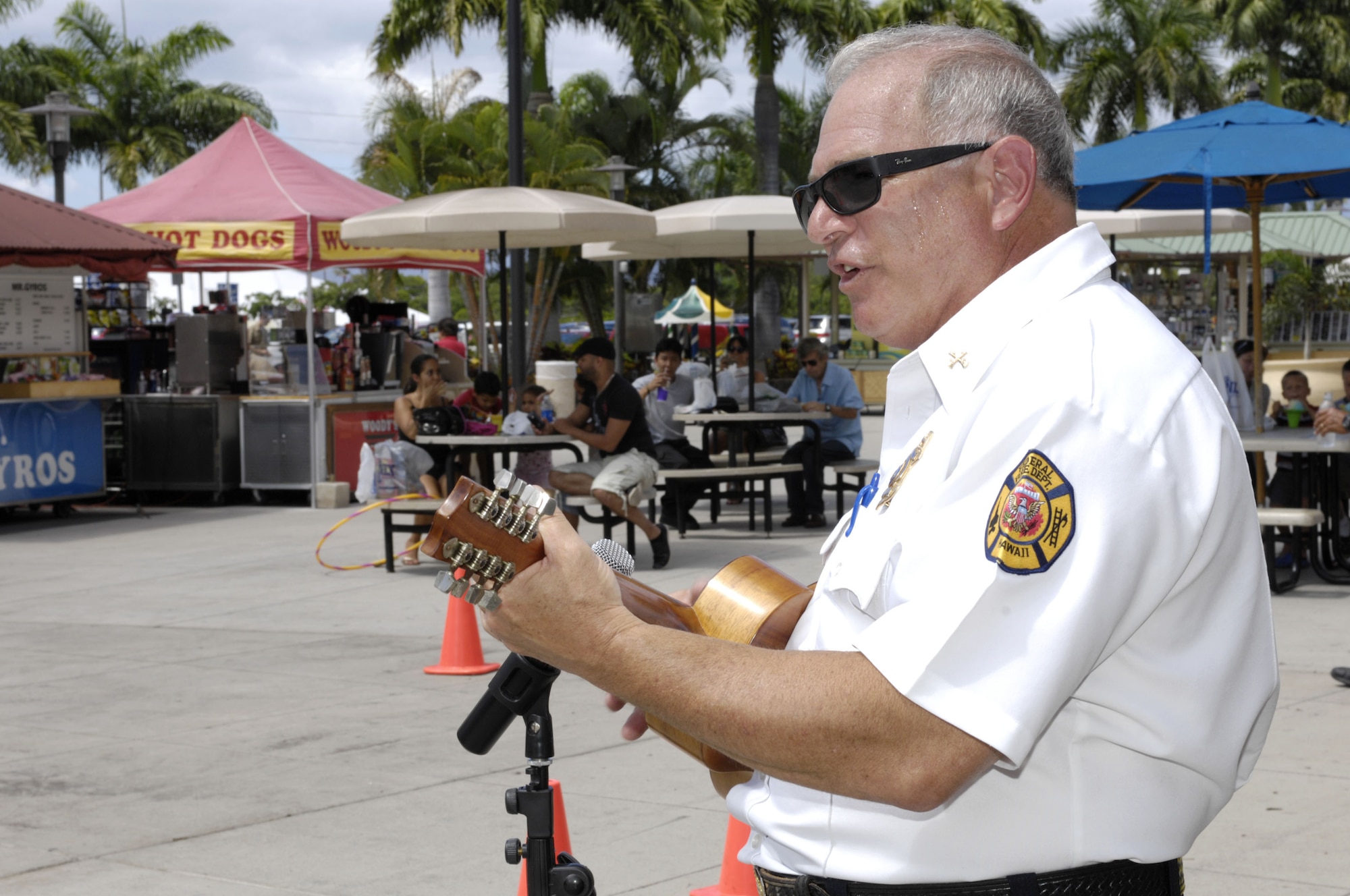 Families learn fire safety during Fire Prevention Week > 15th Wing