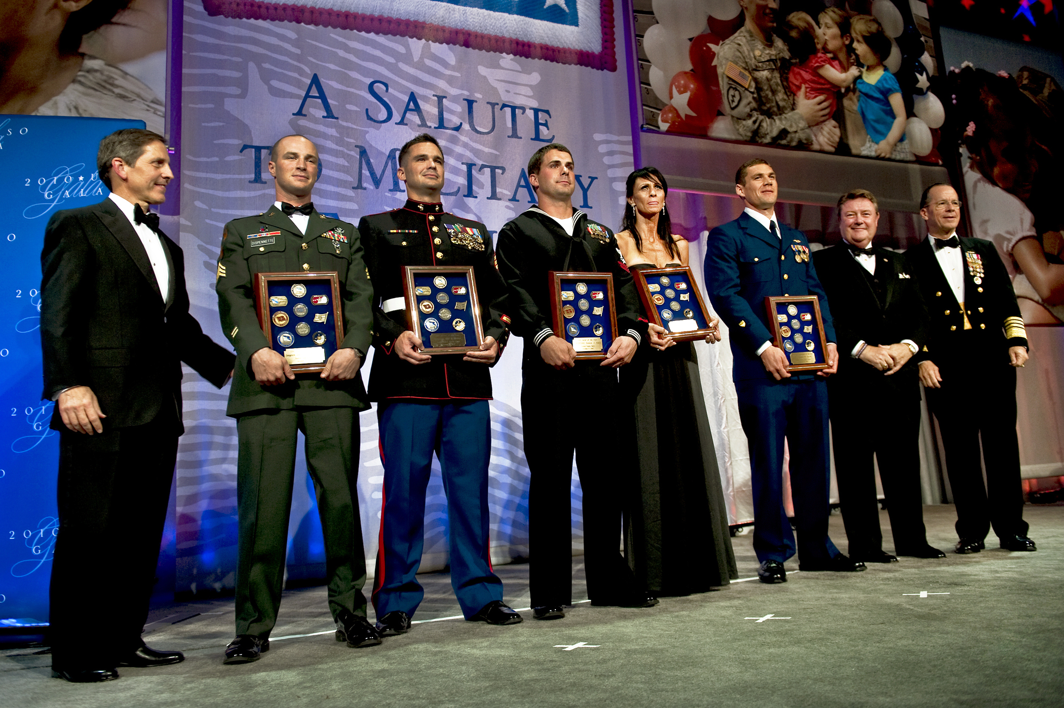 USO Gala honors servicemembers, families > Air Force > Article Display