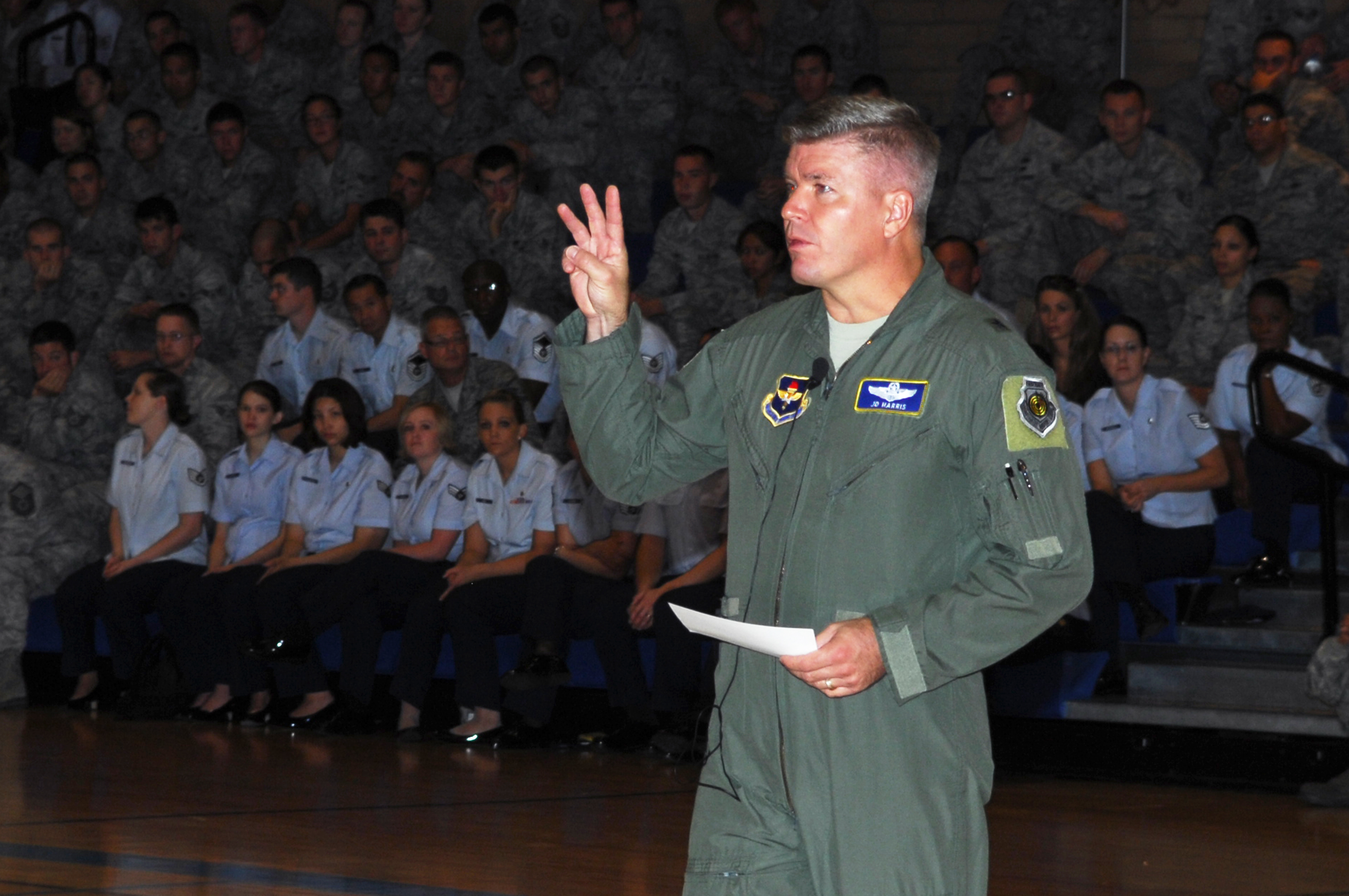 Commander addresses Airmen > Luke Air Force Base > Article Display