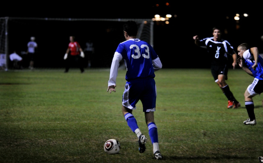 VALDOSTA, Ga. -- Moody member Mike Bellantoni makes a run towards the goal during a game against Valdosta State University here Oct. 6. The game was played at an off -base location. (U.S. Air Force photo/Airman 1st Class Joshua Green)
