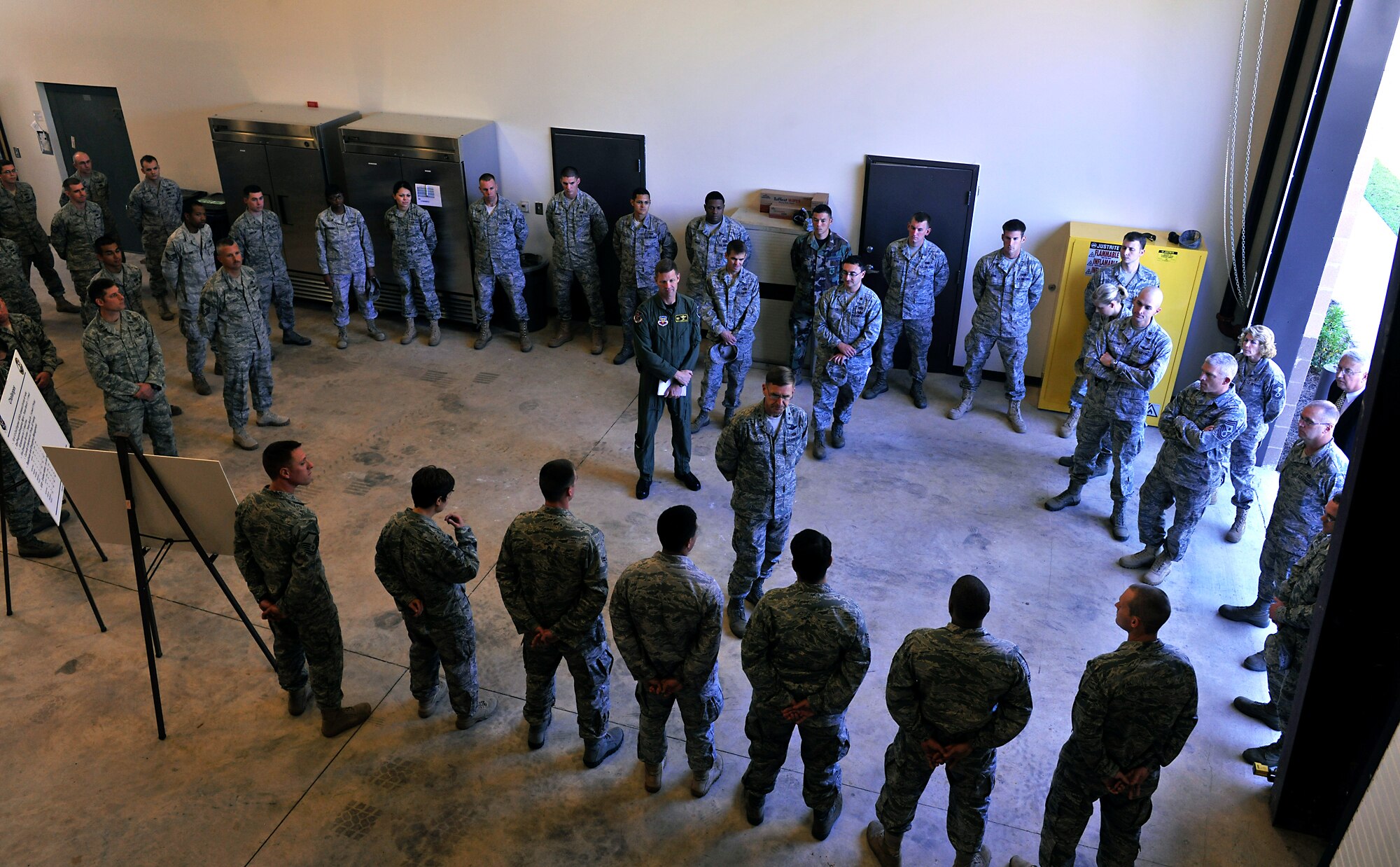 MOODY AIR FORCE BASE, Ga. -- Maj. Gen. Stephen Hoog, 9th Air Force commander, Air Combat Command, Shaw Air Force Base, S.C., speaks with member from the explosive ordnance disposal unit here Oct. 6. General Hoog is visiting different bases in ACC, since taking command. (U.S. Air Force photo/Airman 1st Class Joshua Green)
