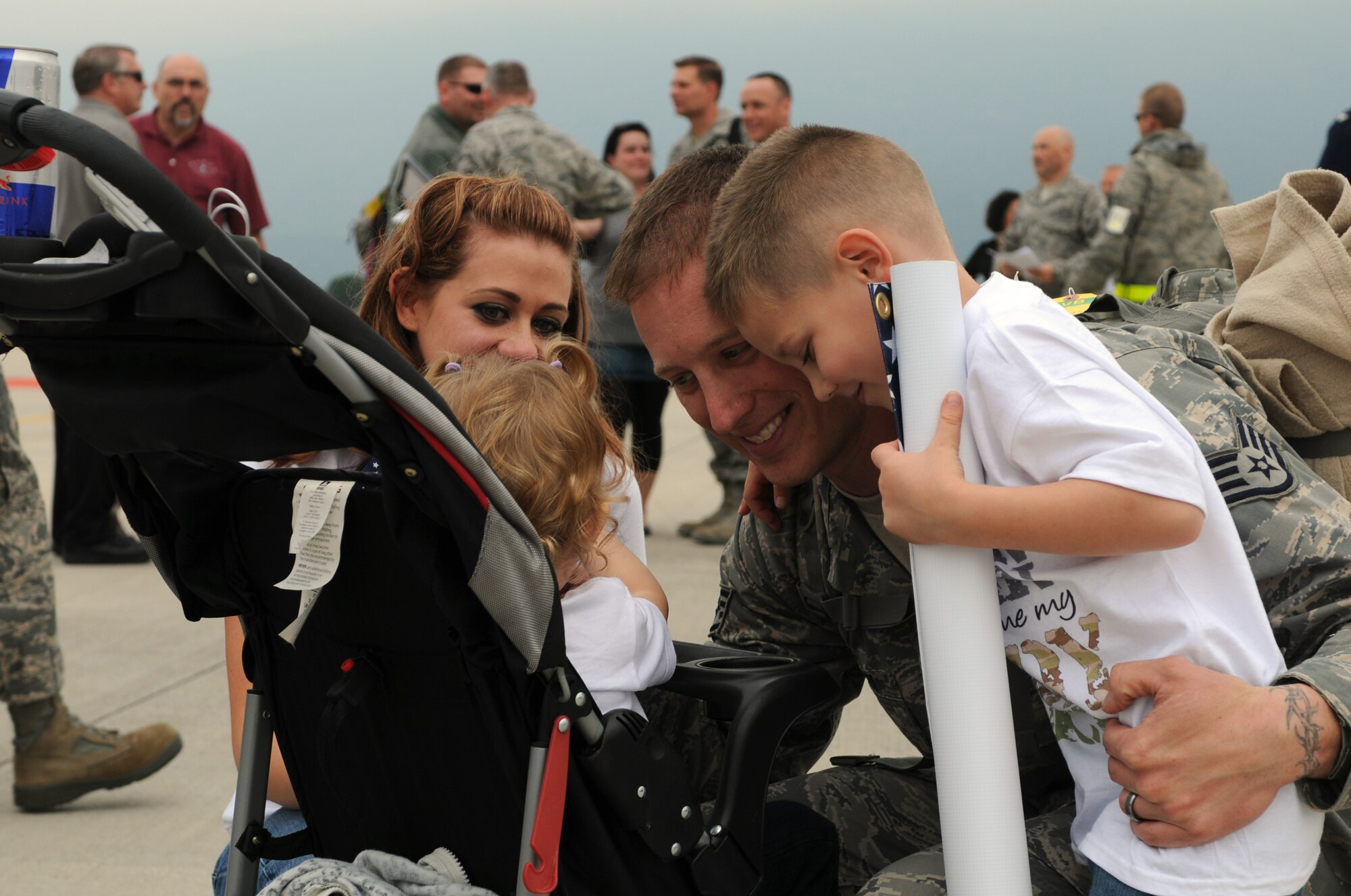 Staff Sgt. Brandon Bourget, 31st Munitions Squadron conventional munitions maintenance crew chief, is reunited with his family Oct. 4 at the Personnel Alert Holding Area. Sergeant Bourget was deployed for approximately four and a half months in support of Operation Enduring Freedom. (U.S. Air Force photo/Staff Sgt. Julius Delos Reyes)