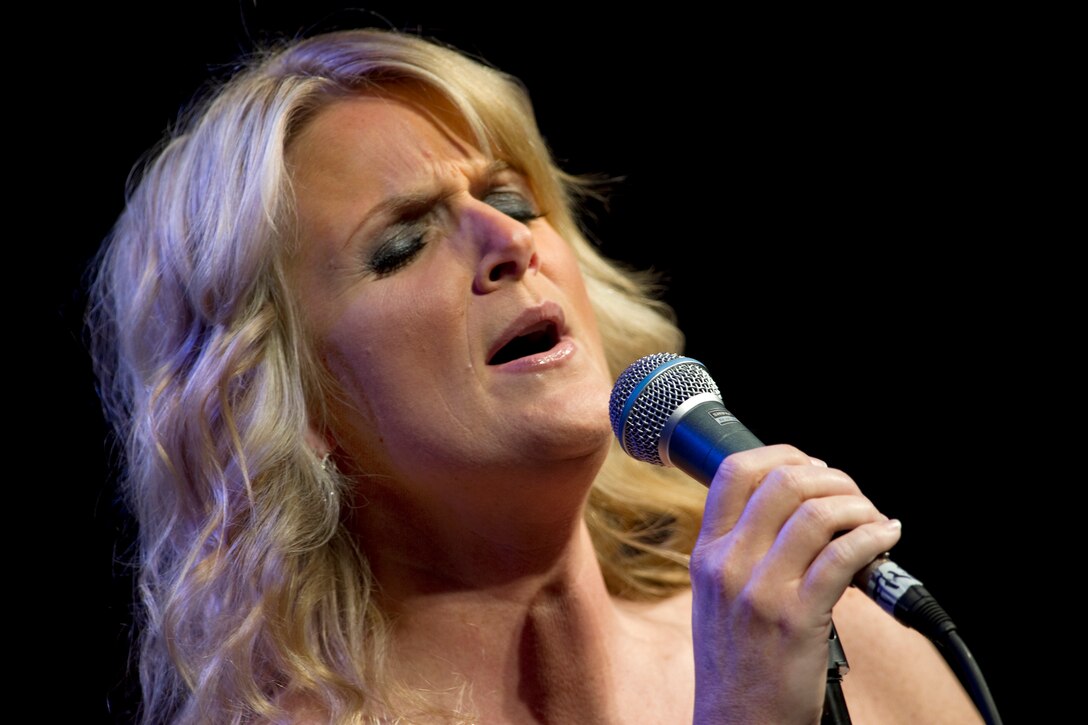 Country music legend Trisha Yearwood performs at the USO Gala in Washington, D.C., Oct. 7, 2010.