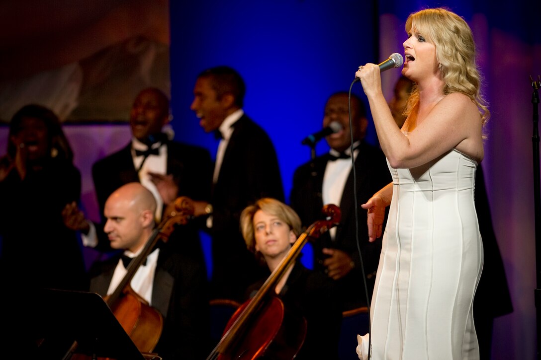Country music legend Trisha Yearwood performs at the USO Gala in Washington, D.C., Oct. 7, 2010.