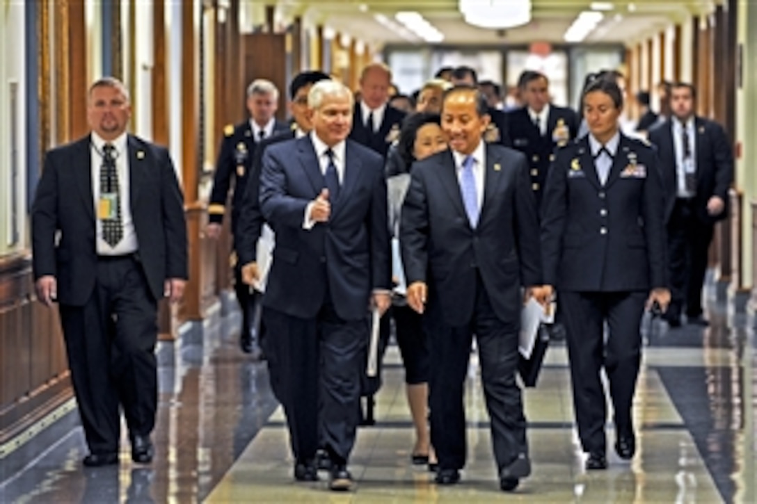 U.S. Defense Secretary Robert M. Gates, center left, talks with South Korean National Defense Minister Kim Tae-young as they walk down the Pentagon executive corridor, Oct. 8, 2010. The two defense leaders are enroute to a session of an annual security summit between the two nations.  