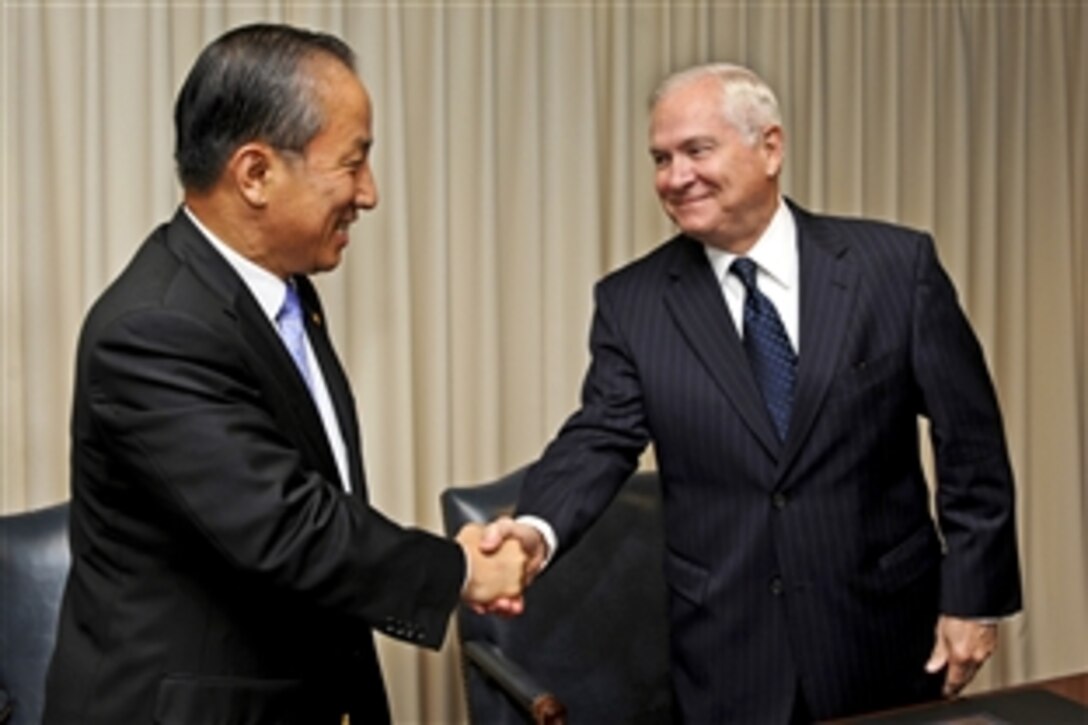 South Korean Defense Minister Kim Tae-young, left, and U.S. Defense Secretary Robert M. Gates shake hands after signing a series of documents relating to agreements reached during the 42nd annual Security Consultative Meetings between the two nations at the Pentagon, Oct. 8, 2010.