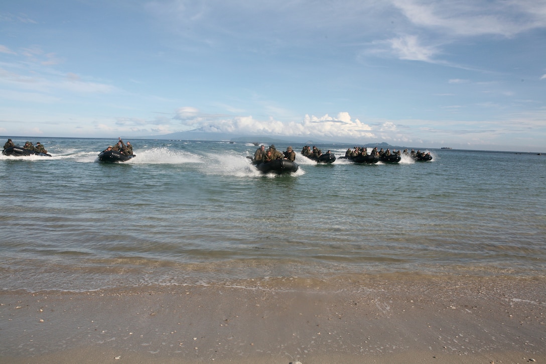 Marines from Company B, Battalion Landing Team, 1st Battalion, 7th Marine Regiment, 31st Marine Expeditionary Unit, and 3rd Marine Expeditionary Brigade, and Philippine Marines from 12th Marine Battalion Landing Team, Armed Forces of the Philippines, conduct a boat raid training exercise onto Katungkulan Beach, Republic of the Philippines, Oct. 11. The raid was part of Amphibious Landing Exercise 2011, a bilateral training exercise with the AFP, that is designed to improve interoperability, increase readiness and continue to build professional relationships between the two countries.