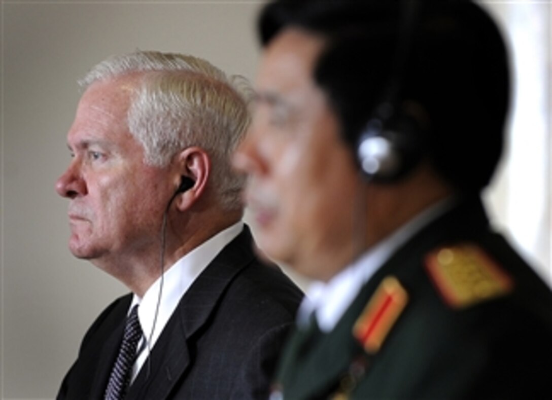 Secretary of Defense Robert M. Gates and Vietnamese Minister of Defense Gen. Phung Quang Thanh hold a joint press conference in the Vietnamese Military headquarters in Hanoi, Vietnam, on Oct. 11, 2010.  