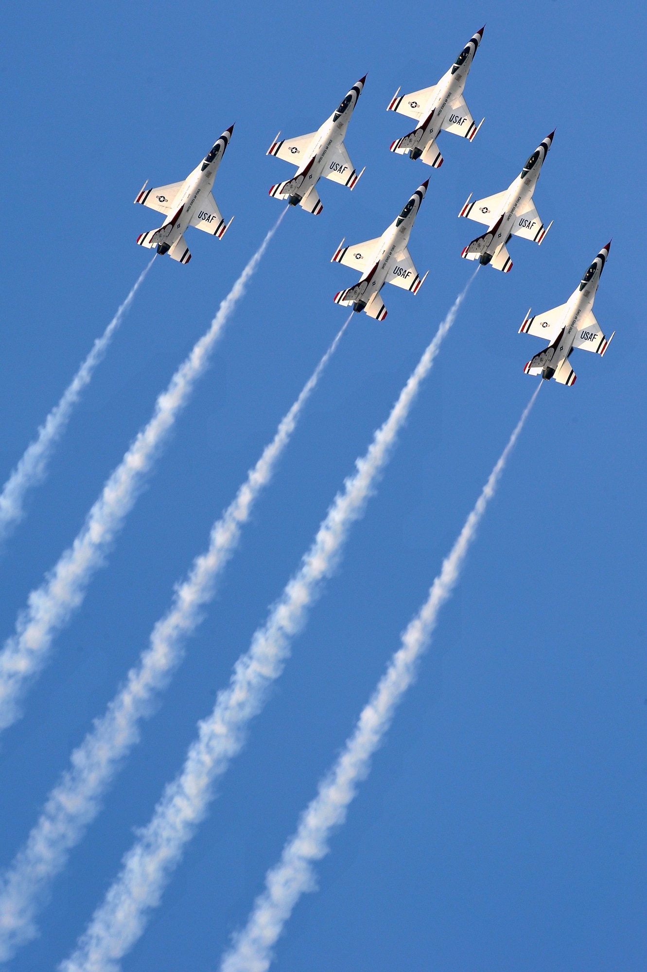 The Air Force Thunderbirds fly over Little Rock Air Force Base Oct. 9 during the air show and open house. The team demonstrated the capabilities of Air Force pilots and the F-16C Fighting Falcon. (U.S. Air Force photo by Staff Sgt. Chris Willis)