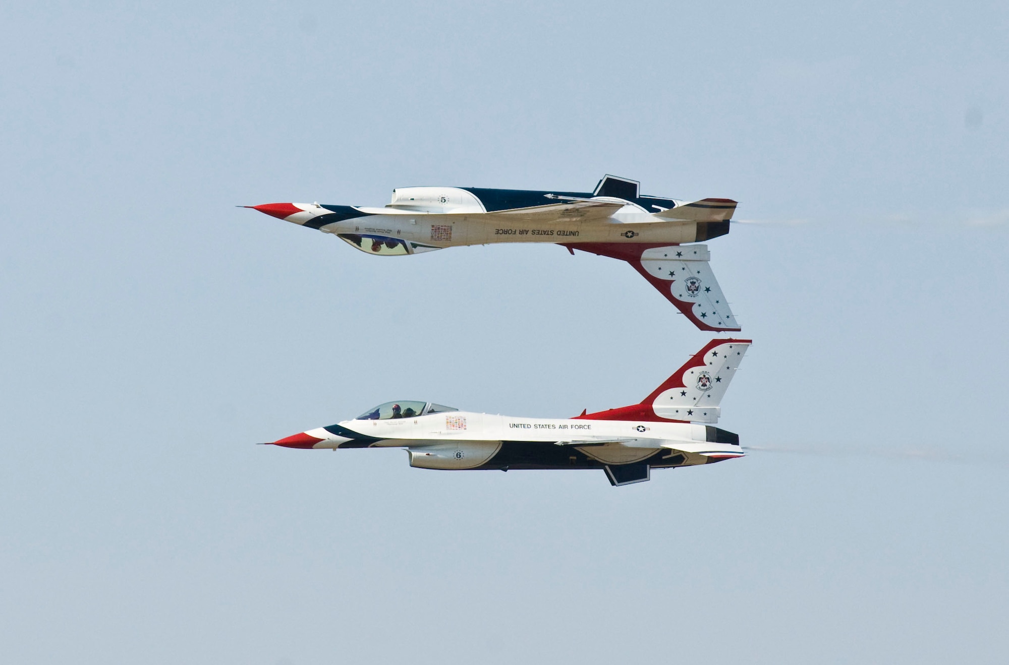 Maj. Rick Goodman, Thunderbird No. 5, and Capt. Aaron Jelinek, Thunderbird No. 6, both members of the Air Force Thunderbirds F-16 demonstration team, perform a mirror formation during the Thunder Over the Rock air show Oct. 10 at Little Rock Air Force Base, Ark. Major Goodman, a Hot Springs native, returned for his second season as the team’s Lead Solo. (U.S. Air Force photo by Staff Sgt. Nestor Cruz)