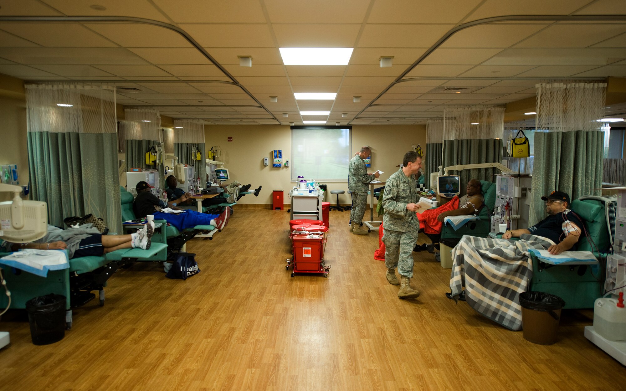 The 16-chair, $1.6 million Hemodialysis Center at the David Grant USAF Medical Center at Travis Air Force Base, Calif., is the largest Department of Defense/Veterans Affairs operation of its kind for either organization. (U.S. Air Force photo/Tech. Sgt. Bennie J. Davis III)