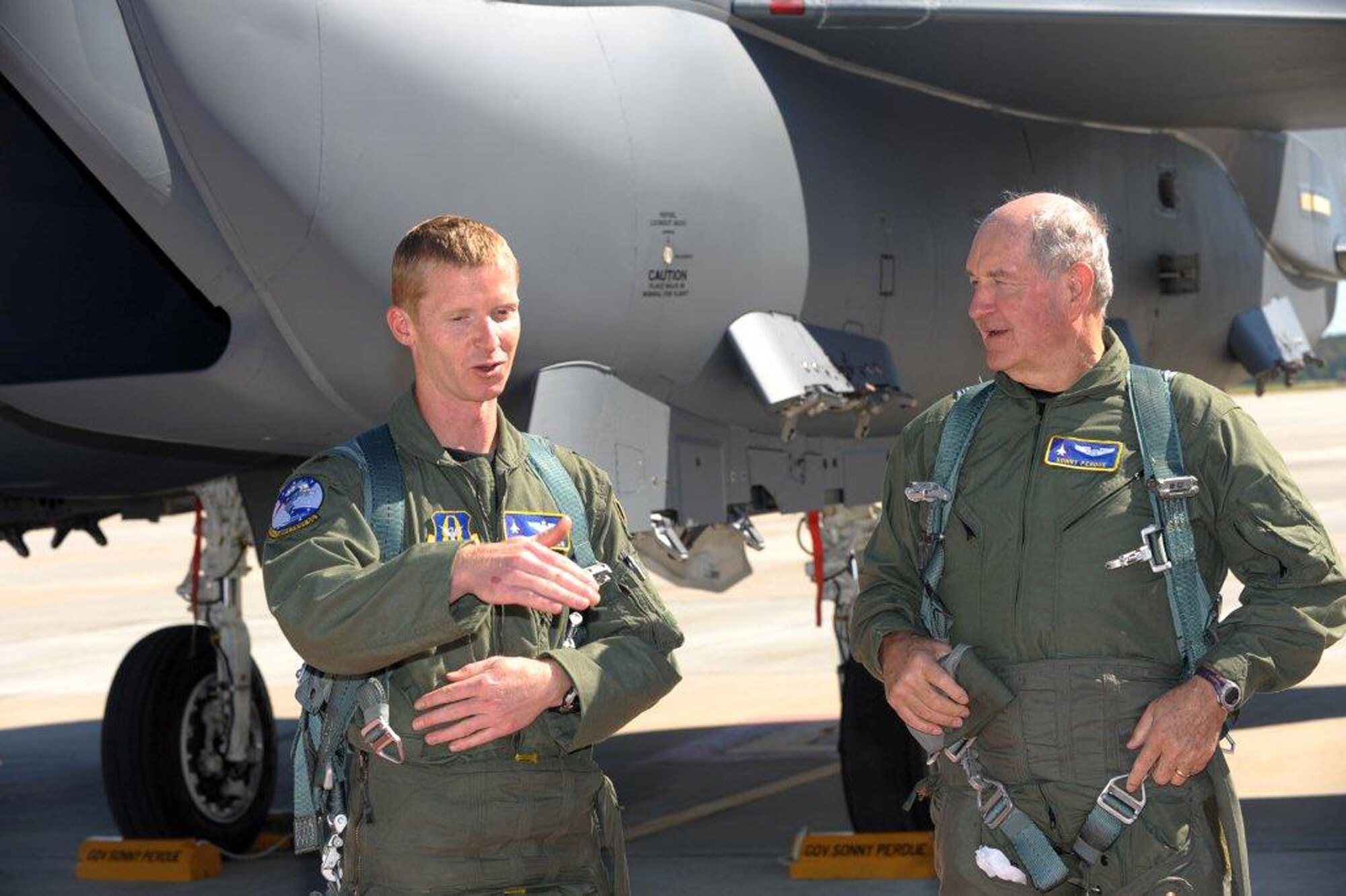 F-15 pilot Maj. Christopher "Torch" Coddington discusses flight maneuvers with Gov. Sonny Perdue during his visit to Robins Oct. 8. The governor participated in an orientation flight which showcases the mission of the 402nd Maintenance Wing and 339th Flight Test Squadron. U. S. Air Force photo by Ray Crayton