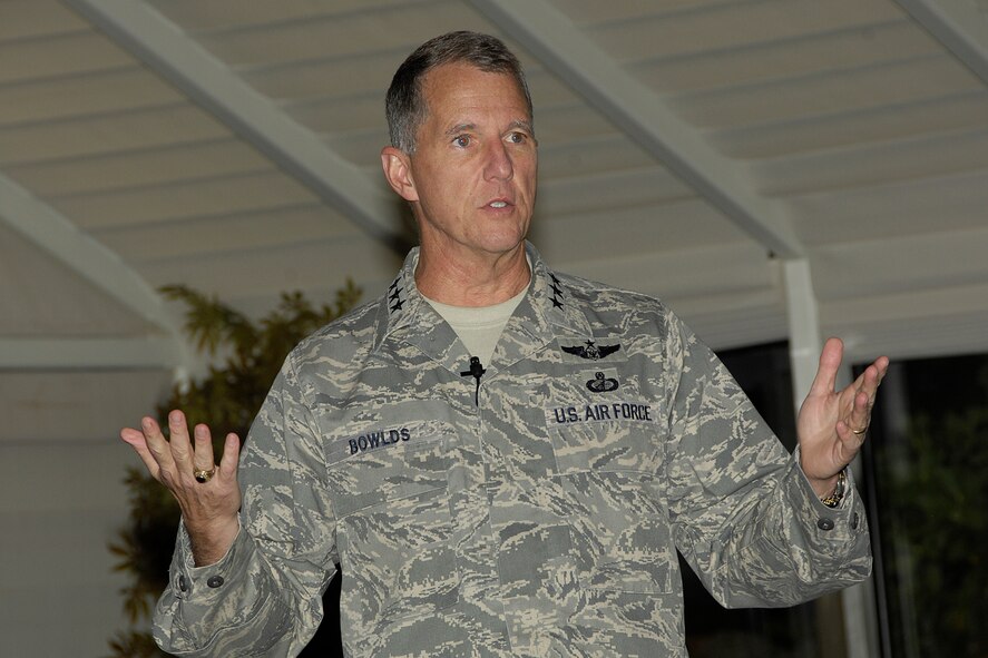 Electronic Systems Center Commander Lt. Gen. Ted Bowlds offers insights from his three-year tenure as ESC commander and his 35-year Air Force acquisition career at the Hanscom Representatives Association luncheon meeting Oct. 14, 2010. (U.S. Air Force photo/Linda LaBonte-Britt) 