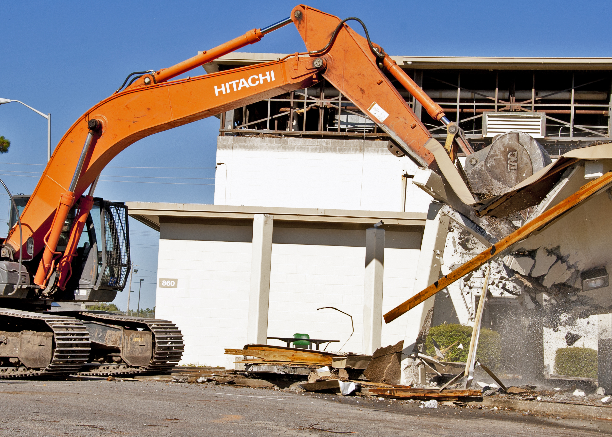 ABW commander demolishes old NCO club > Eglin Air Force Base > Article Display