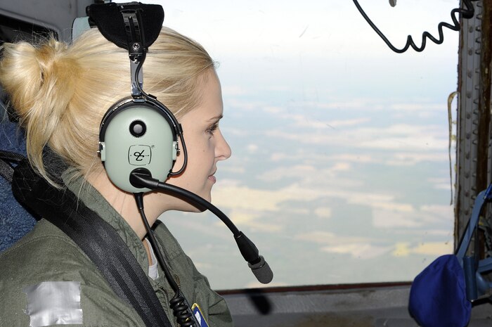 Brittany Tally looks at the view from the aircraft?s cockpit during a spouse orientation flight onboard a Charleston C-17, Oct. 16. More than 60 wives were given the opportunity to take an orientation flight to learn what their spouse?s job entails during a routine training mission. (U.S. Navy photo/Mass Communication Specialist 1st Class Jennifer Hudson)