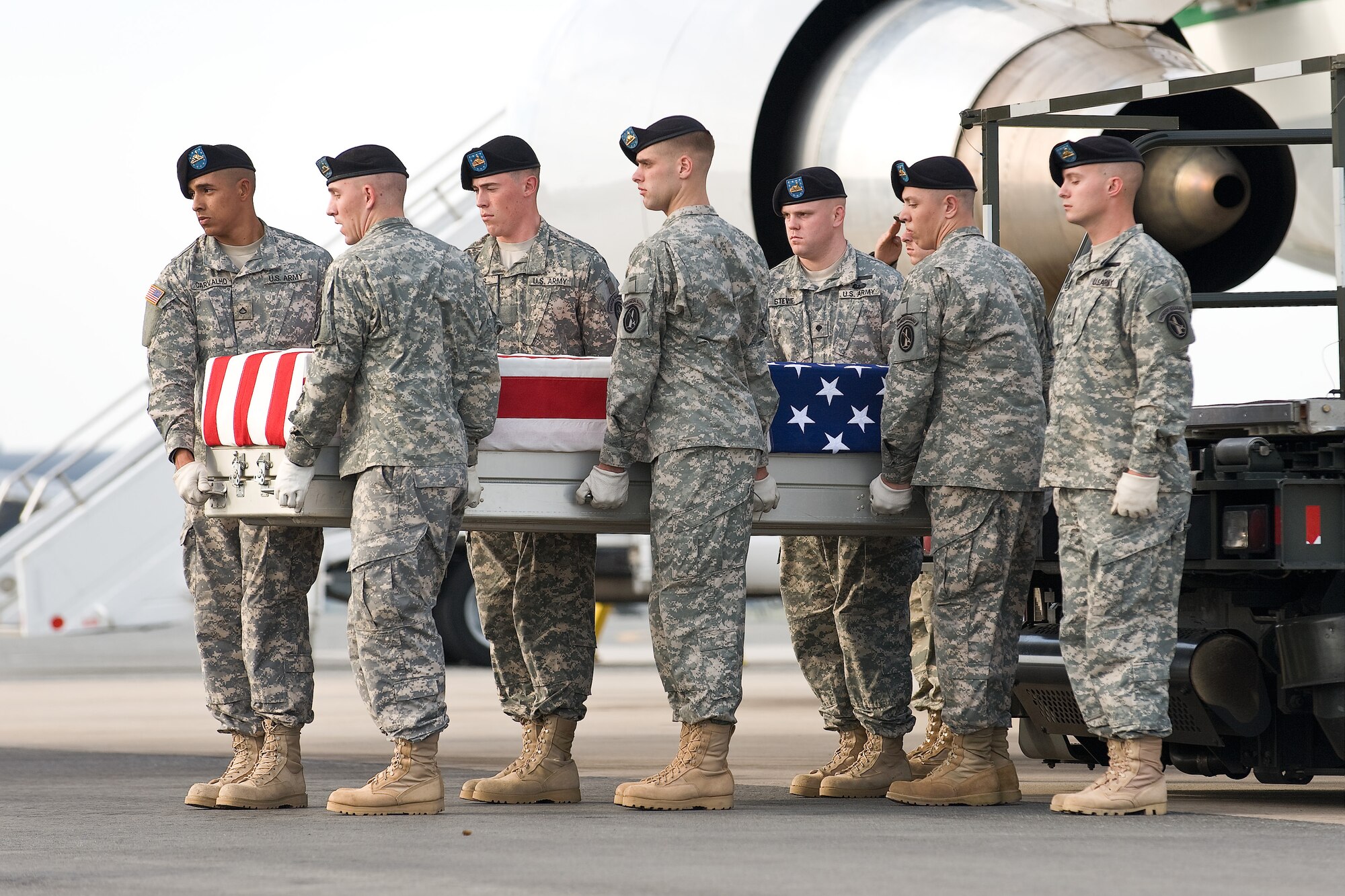 A U.S. Army carry team transfers the remains of Army Pfc. David A. Hess, of Ruskin, Fla., at Dover Air Force Base, Del., Oct. 11, 2010. Hess was assigned to 526th Brigade Support Battalion, 2nd Brigade Combat Team, 101st Airborne Division (Air Assault), Fort Campbell, Ky. (U.S. Air Force photo/Roland Balik)