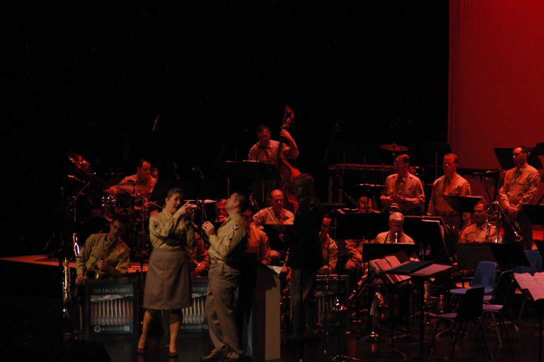 Master Sergeant Tim Allums and Technical Sergeant Nancy Poffenbarger front the Falconaires Jazz Band in "That Old Black Magic" in the USAF Academy Band's performance in Sahuarita, Arizona.