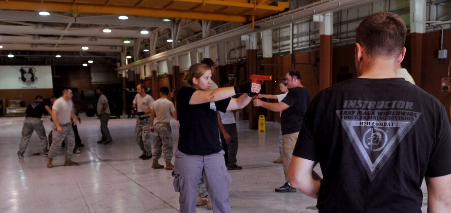 MOODY AIR FORCE BASE, Ga. -- Airmen from the 822nd Base Defense Squadron teach Krav Maga techniques to Lowndes County Sheriff’s Department deputies and Special Weapons and Tactics members here Oct. 14. Krav Maga is a set of self-defense techniques used against an armed enemy. (U.S. Air Force photo/Airman 1st Class Joshua Green) 
