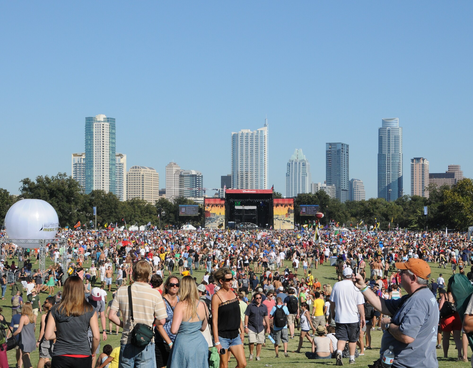 LAUGHLIN AIR FORCE BASE, Texas – Music fans enjoy the gorgeous weather at the 2010 Austin City Limits music festival in Austin recently. The three-day festival featured more than 130 bands on eight stages. Several Laughlin members attended the ninth edition of ACL, which has become one of the premier music festivals in the United States. (U.S. Air Force photo by Airman 1st Class Blake Mize)