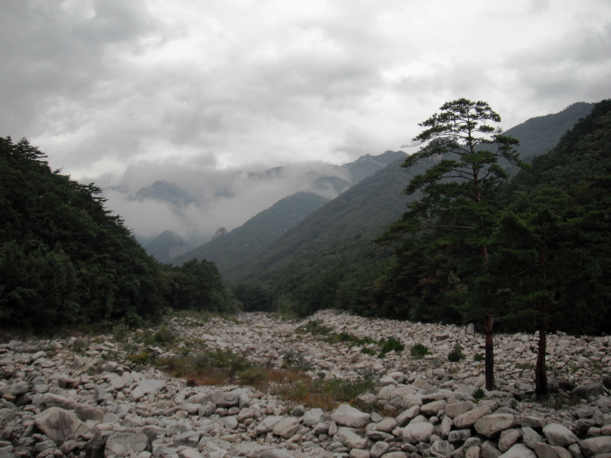 Valley near Biseondae in Seoraksan National Park, Republic of Korea. (U.S. Air Force photo/Staff Sgt. Eric Burks)