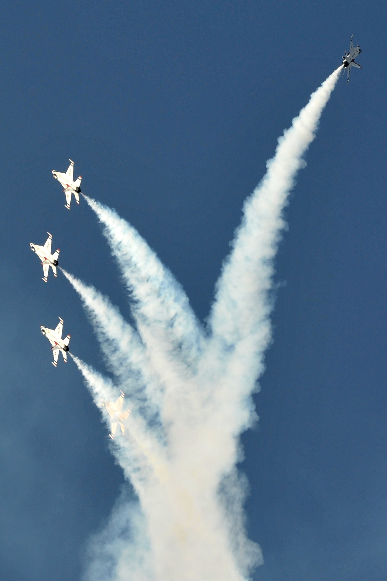 The Air Force Thunderbirds fly over Little Rock Air Force Base Oct. 10 during the air show and open house. The team demonstrated the capabilities of Air Force pilots and the F-16C Fighting Falcon. (U.S. Air Force photo by Staff Sgt. Chris Willis)