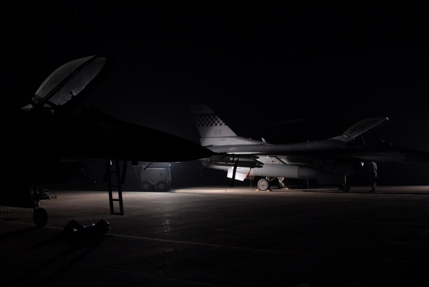 36th Aircraft Maintenance Unit Airmen go though post-flight checks on F-16 Fighting Falcon aircraft from Osan Air Base, Republic of Korea, Oct. 20 during exercise Max Thunder 10-2 at Kwangju AB, ROK. (U.S. Air Force photo/Staff Sgt. Eric Burks)