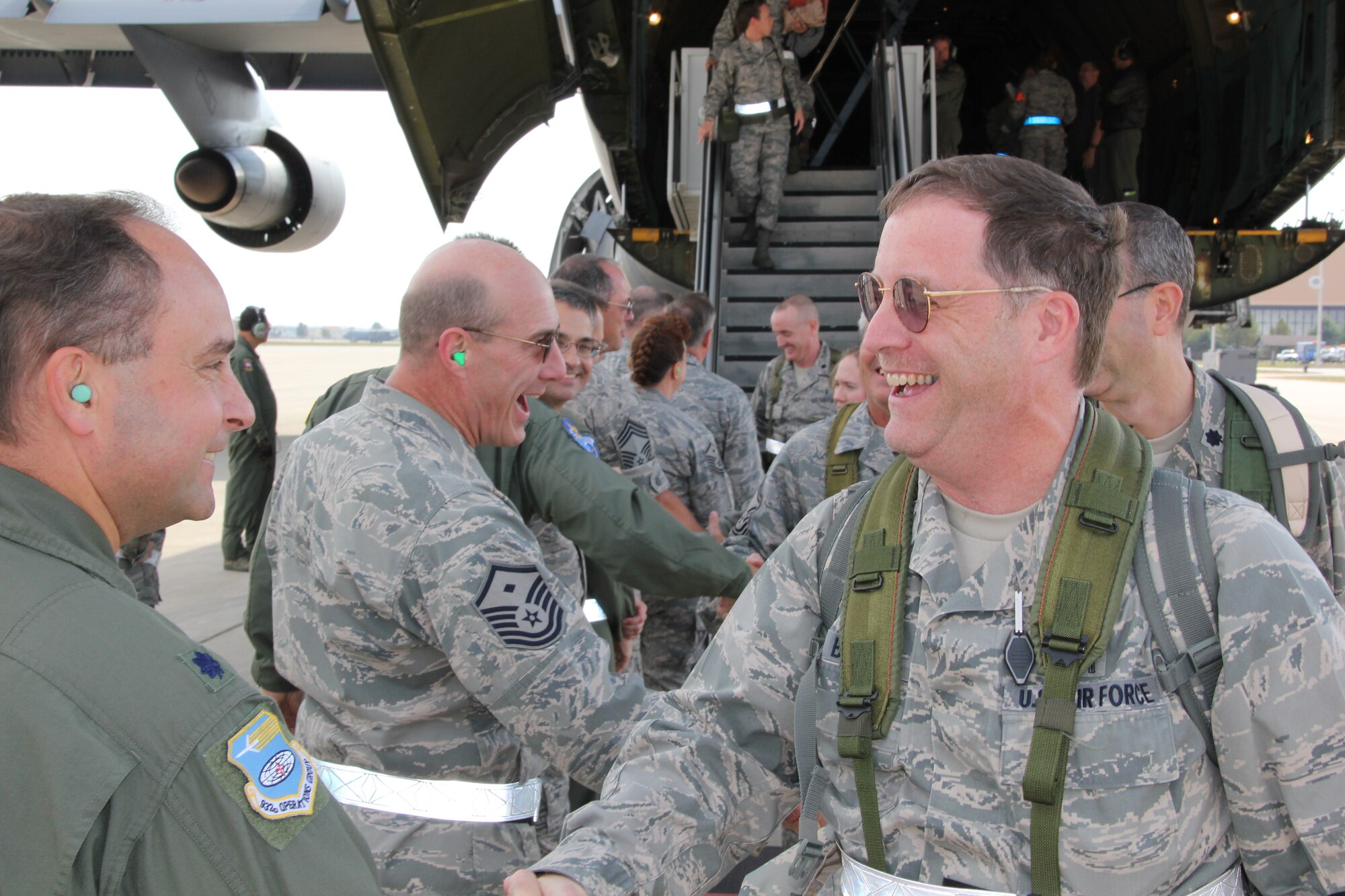 Chaplain (Maj.) Howard Bell (right) shakes hands with Lt. Col. Dave Santarelli of the 932nd Airlift Wing.  More than 200 Wing members returned to Scott AFB, after taking part in a week-long ORI that took place at a training location in the Midwest.  The unit was evaulated in contingency and readiness skills.  (U.S. Air Force photo/Tech. Sgt. Dan Oliver)  