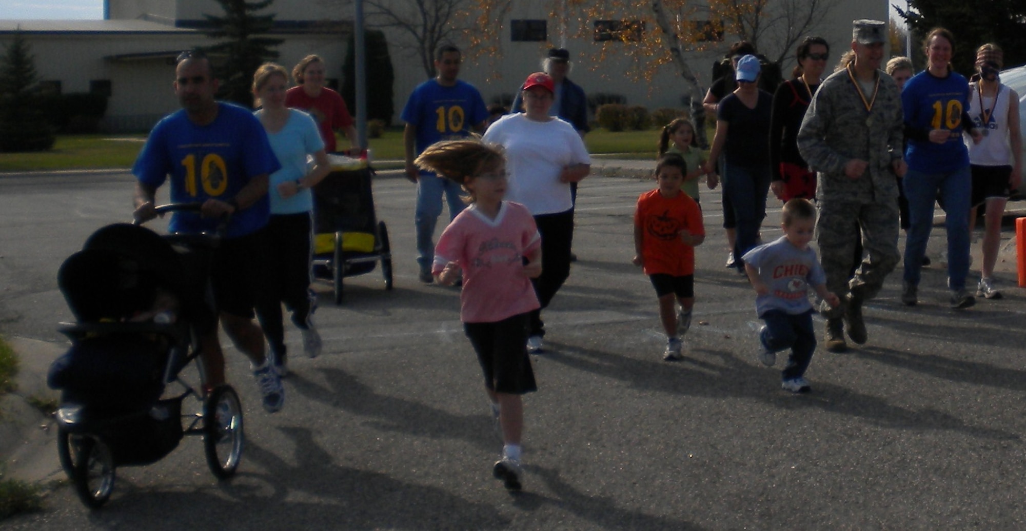 Families and friends begin the 10th Space Warning Squadron’s 1K fun run following the main event. This was the first year the 10th SWS held the fun run, and they plan to make it an annual event. (U.S. Air Force photo/2nd Lt. Francisco Vazquez)