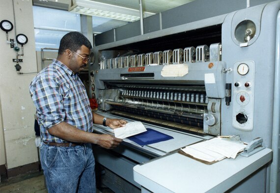 Dwight Mosley, graphic reproduction specialist at AEDC, prepares to use the VU graph machine for a customer in 1979. (File photo)