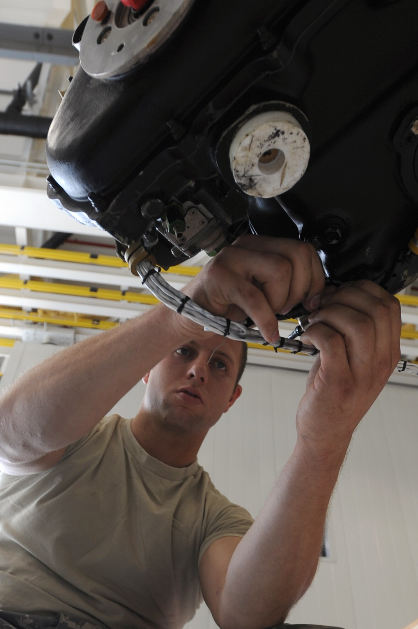 WHITEMAN AIR FORCE BASE, Mo. - Army Staff Sgt. Jonathan Dalman, 935th Bravo Company Detachment Warrensburg, Mo., technician maintenance rewires the main rotor drive for an AH-64 Attack Apache Helicopter, Oct. 25. Whiteman Air Force Base is home to the Army Aviation Support facility which maintains the Apache Helicopter while the 1-135th Attack Reconnaissance Battalion is not here. (U.S. Air Force photo by Senior Airman Carlin Leslie)

