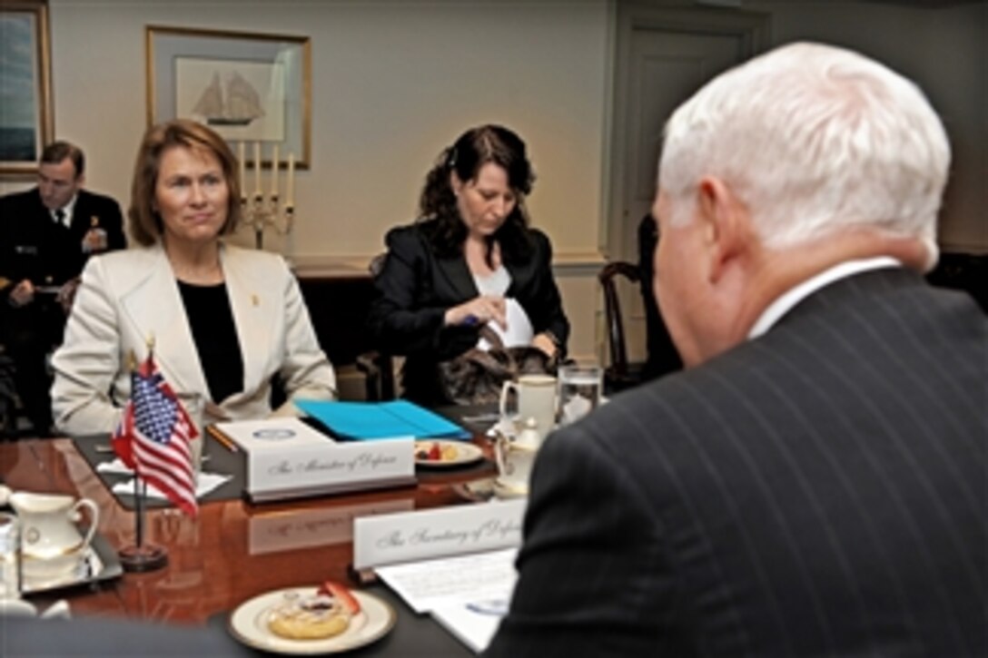 Norwegian Defense Minister Grete Faremo (left) meets with Secretary of Defense Robert M. Gates (right) in the Pentagon on Oct. 27, 2010.  Joining Faremo is her Political Advisor Kathrine Raadim (2nd from right).  