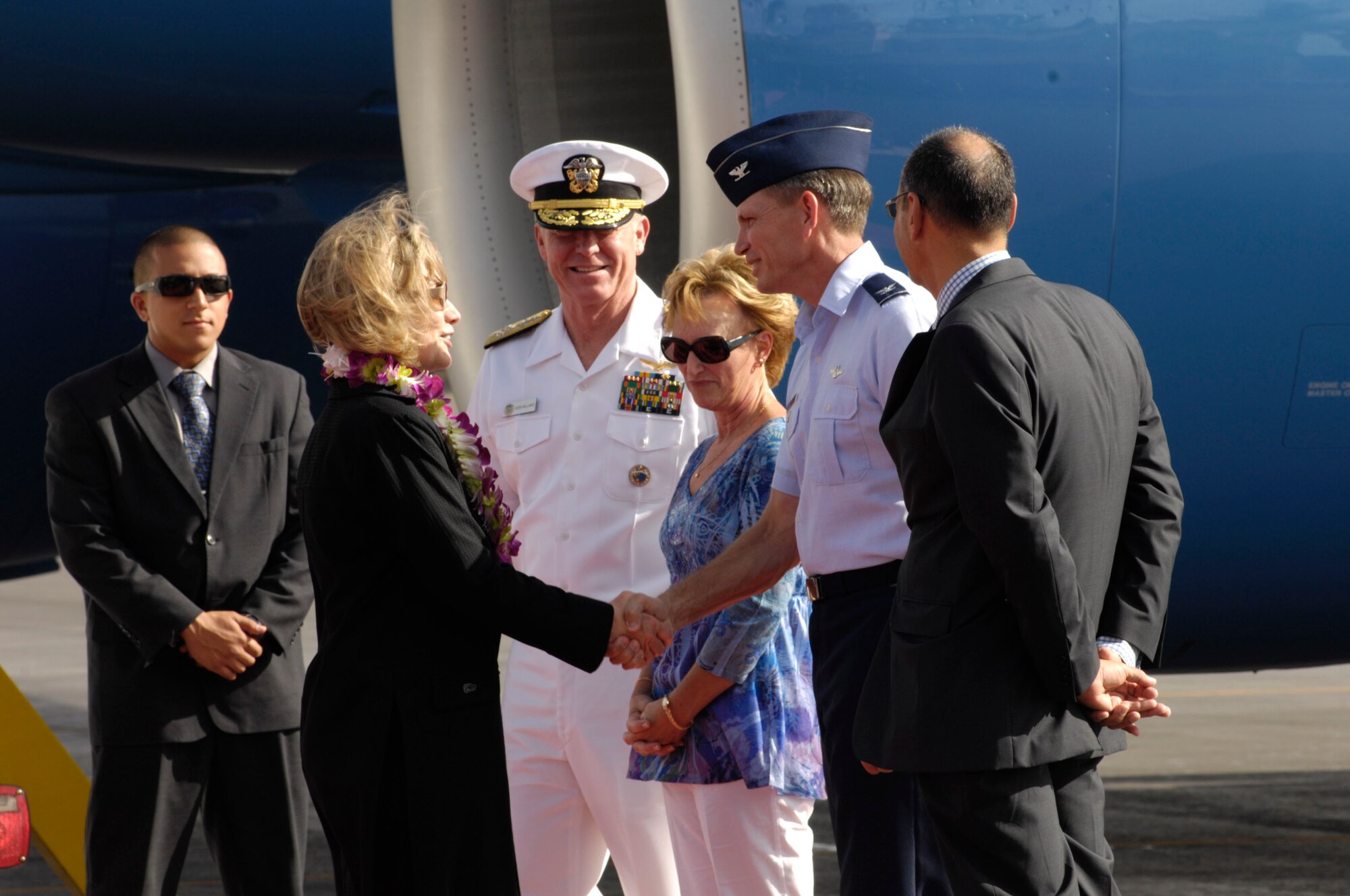 JOINT BASE PEARL HARBOR-HICKAM, Hawaii - Secretary of State Hillary Clinton arrives at Joint Base Pearl Harbor-Hickam on Oct. 27, beginning her two week Asia trip. Secretary Clinton is greeted by Admiral Robert Willard, U.S. Pacific Command commander; his wife Donna, and Col. Joe Dague, 15th Wing vice commander.  (Photo by David D. Underwood, Jr.)
